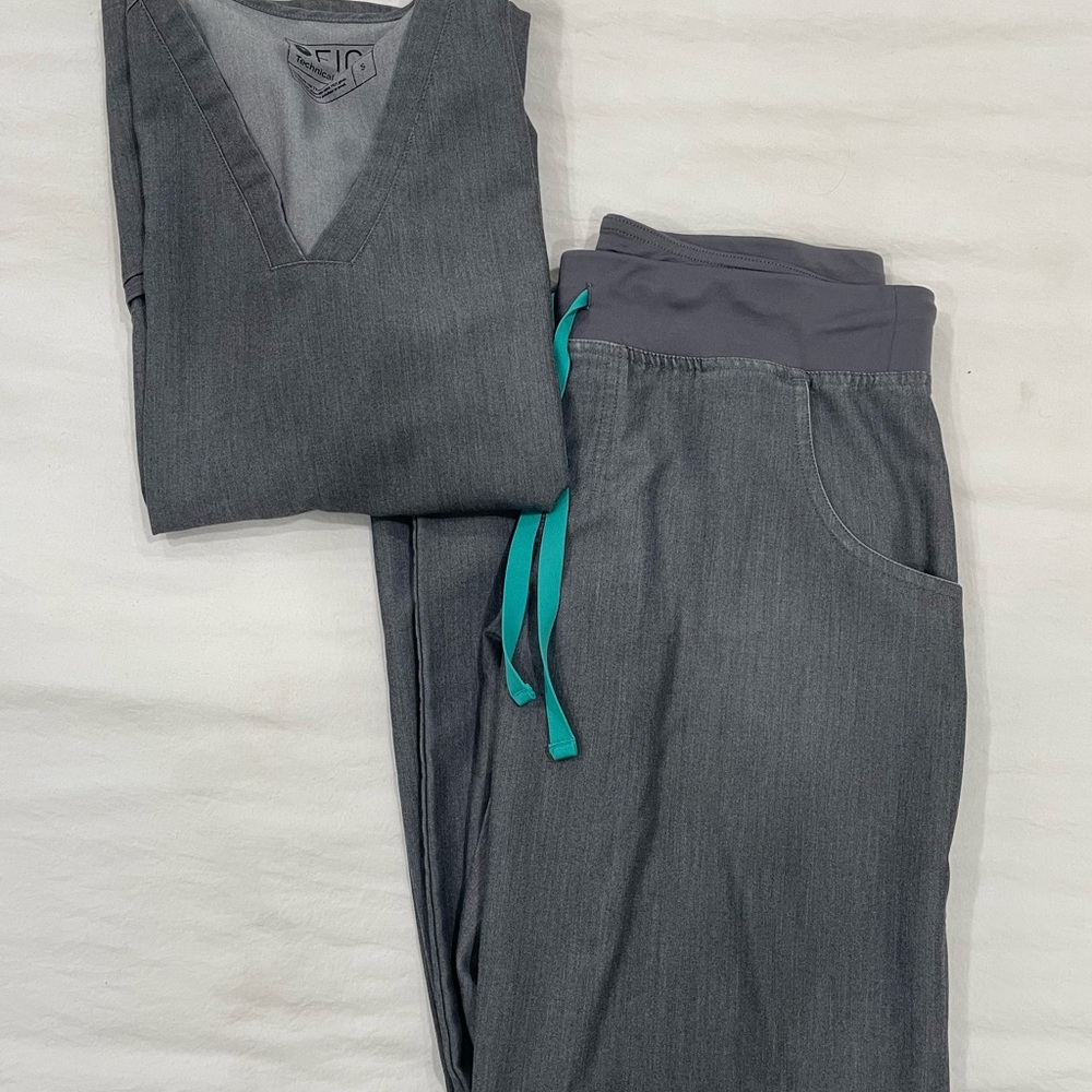 Figs Charcoal/Grey Scrubs